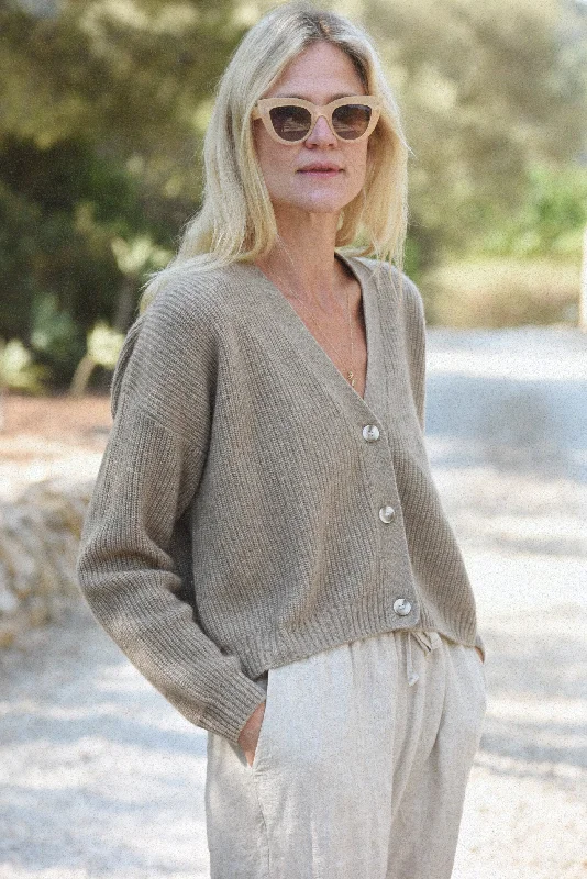 Women's Blouse with U-Shaped CollarThe Cashmere Muma Cropped Cardigan // Rye