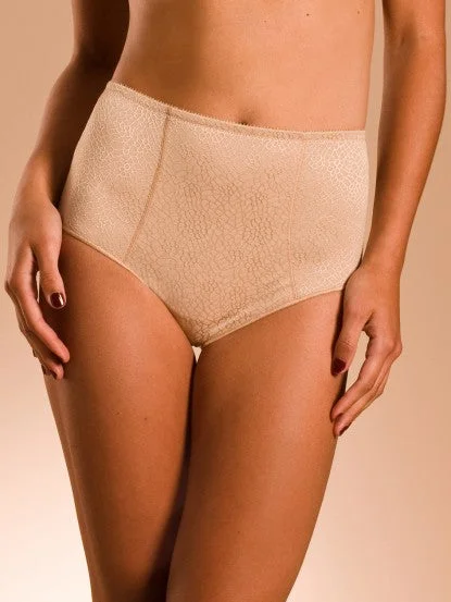 eco-friendly underwear made from organic cotton and bamboo fiber for sensitive skin and a sustainable choiceChantelle Light Control Full-Brief 1893