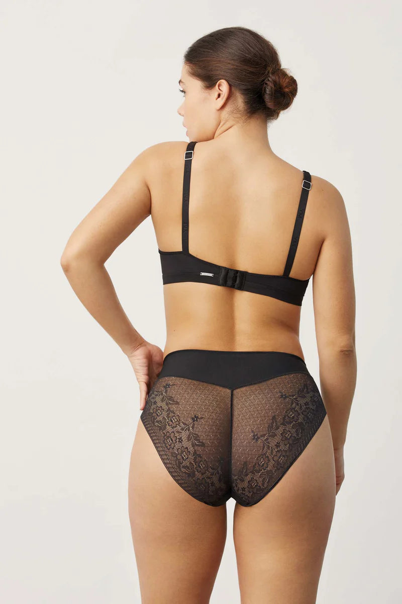 seamless panties with a concealed pocket, moisture-wicking finish, and stretchable fabric for convenience, comfort, and a smooth undergarment line.Braga Reductora Fantasía Ysabel Mora