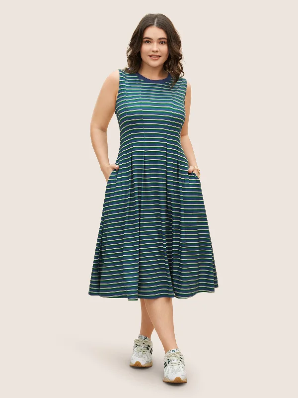 Women's Rounded Collar DressesContrast Striped Pleated Pocket Tank Dress